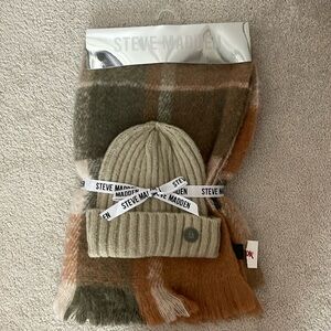 Steve Madden blanket scarf and hat set